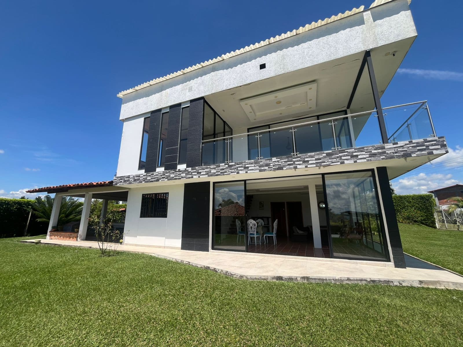 Villa Lined